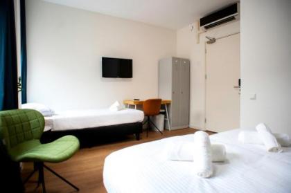 i hotel - image 18
