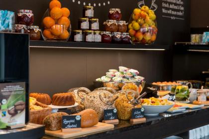 Motel One Amsterdam-Waterlooplein - image 4