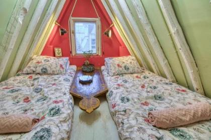Attic Monkeys Lodge - image 8