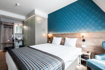 Melrose Hotel - image 1