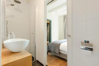Canal Wow Suites Amsterdam - image 11
