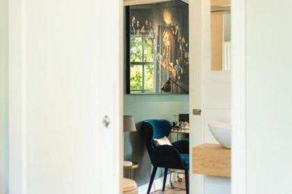 Canal Wow Suites Amsterdam - image 12
