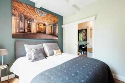 Canal Wow Suites Amsterdam - image 9