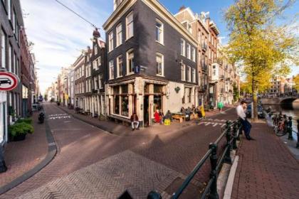Canal View Studio - image 12