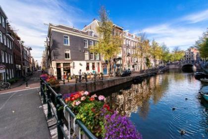 Canal View Studio - image 13