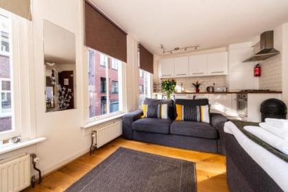 Canal View Studio - image 2
