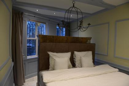 Red Light's Historic B&B - image 11