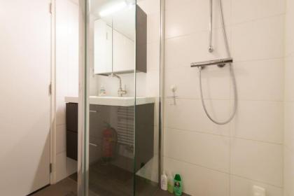 Quiet apartment for 4 at park in center - image 18