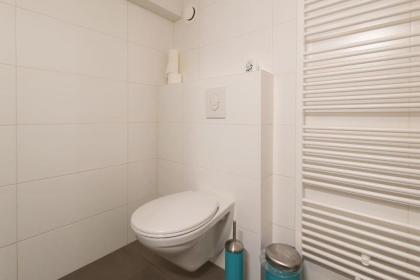 Quiet apartment for 4 at park in center - image 3