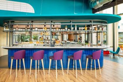 YOTEL Amsterdam - image 9