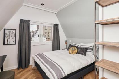 Damrak Short Stay Amsterdam - image 18