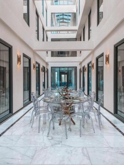 G hotel - image 1