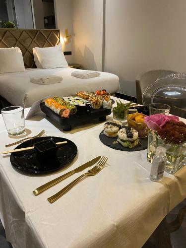 G hotel - image 4